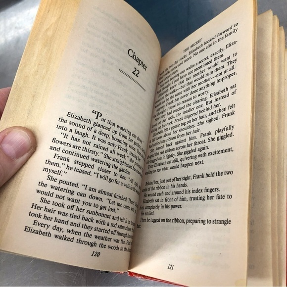 Vintage The Fear Street Saga: #2 The Secret, by: R.L. Stine, Hardcover book - Picture 3 of 5